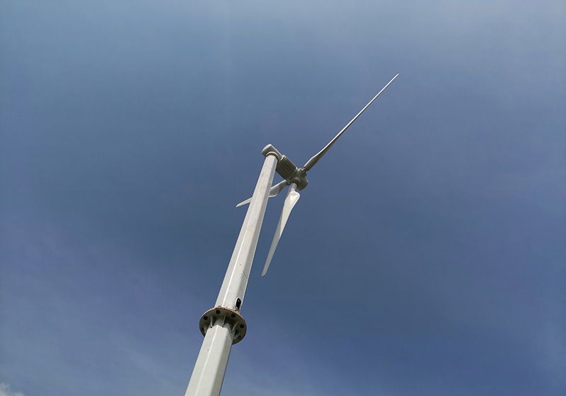 小型家用光伏板和小型風(fēng)力發(fā)電機(jī)能同時連接電池嗎？